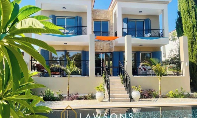 Neo Chorio House | Emma Maria Summary: W