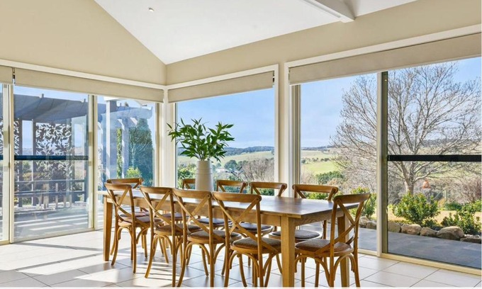 Windera House | Emma's Lane Panoramic Views Elegant Styling Sleeps 8