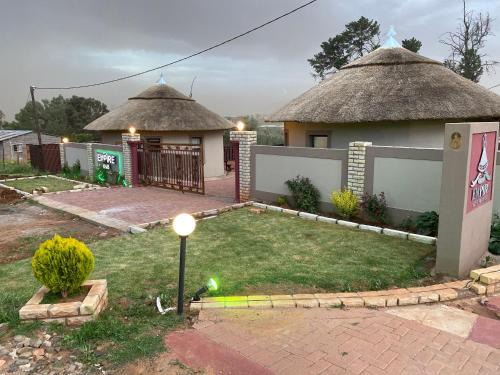 Leribe District Bed & Breakfast | Empire Guesthouse