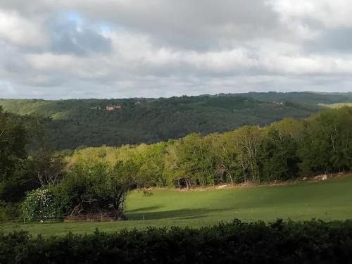 Saint-Aubin-de-Nabirat Other | EMPLACEMEMENT TENTE En FORET
