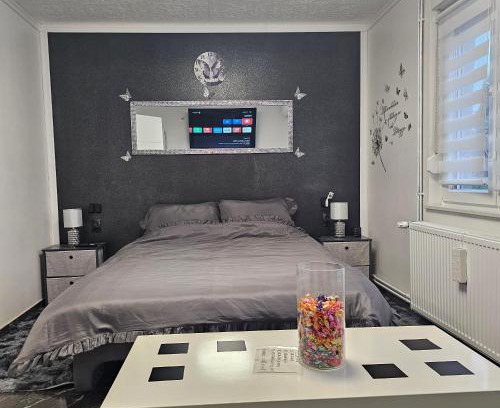 Karlovac Apartment | ENA 1 & 2 -BIG FREE PRIVAT parking - boats vans combi truck etc -cca 2000m2