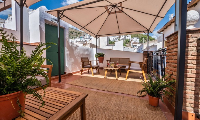 Canillas de Aceituno Bed & Breakfast | Encanto Guesthouse