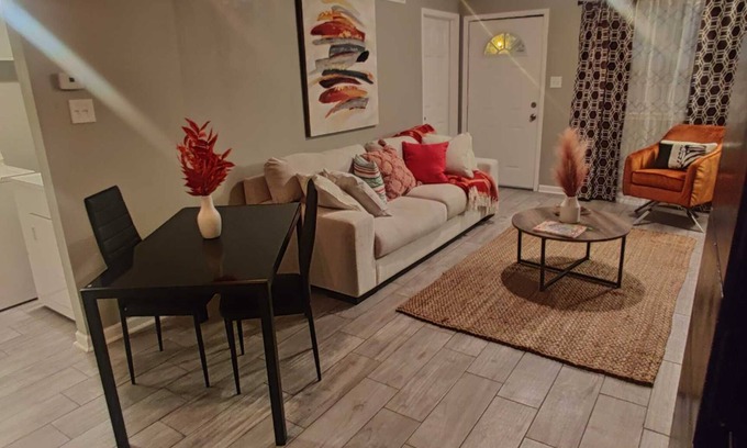 Mid City North Apartment | Enchanting 1bedroom Polish Apartment w/free WiFi& parking near most attractionsn