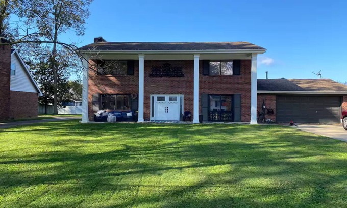 Newburgh House | Enchanting 4-bedroom house with AC in Newburgh