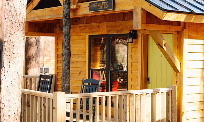 Franklinton Cabin | Enchanting Cabin Treehouse Retreat with Fire Pit - Perfect Getaway!n