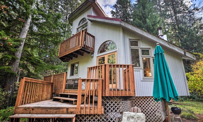 Belknap Springs Cottage | Enchanting Escape w/Hot Tub, Decks & Views!