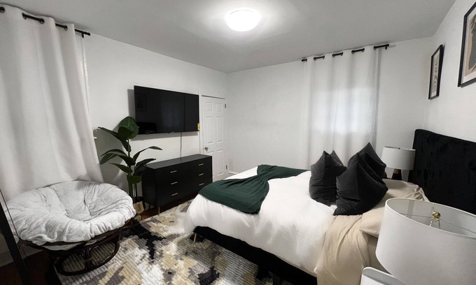Wynnefield House | Enchanting Oasis in Philadelphia: Cozy 1BR Haven: Relax & Enjoy!