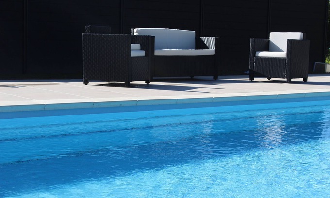 Grandvillers Cottage | Enclosed swimming pool area heated from May to October at 28 °, Park and relaxation area.