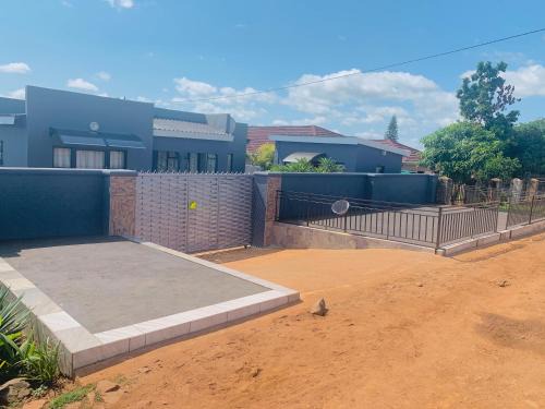 UPhongolo House | Encome Guest House