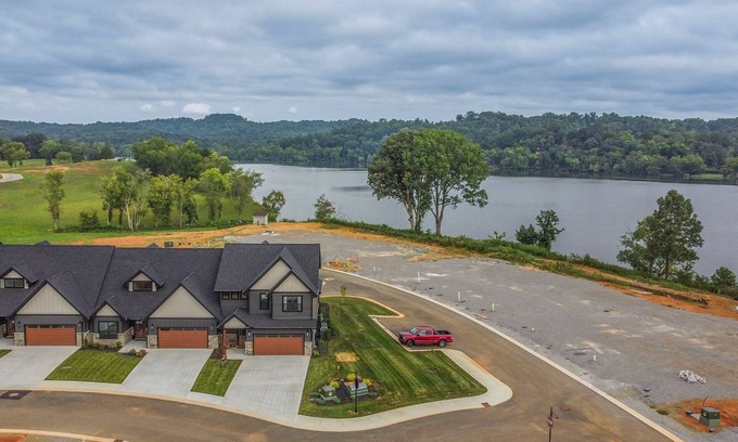 Loudon House | Endless amenities at Tennessee National!