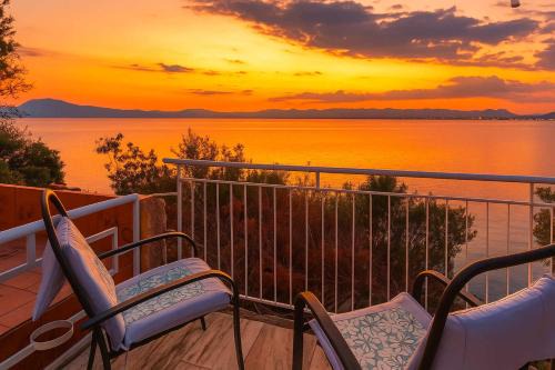 Mikri Mantineia House | Endless Blue Seafront Retreat - Mikra Mantineia