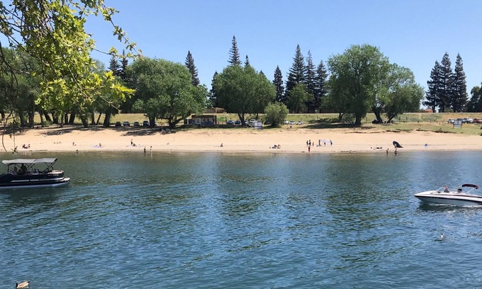 Folsom Hotel | Enjoy a Homey King Suite with Plush Bedding and Full Kitchen Near Folsom Trail!