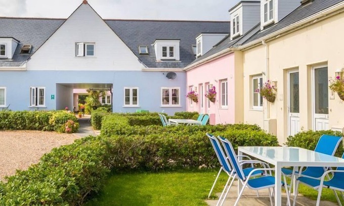 Le Vallon Cottage | Enjoy a Relaxing Break at the 4* Ellingham Cottages