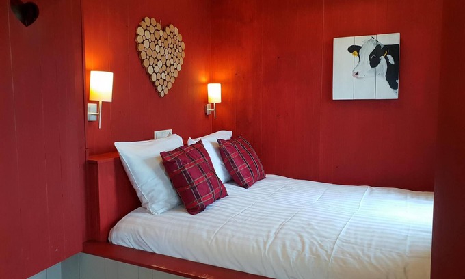Oudeslius House | Enjoy a unique vacation, apartment with comfortable bed box, private wellness bathroom and plenty of recreation for the whole family. Relax on the sunny terrace, enjoy fresh rolls and delicious coffee every day and discover the region.