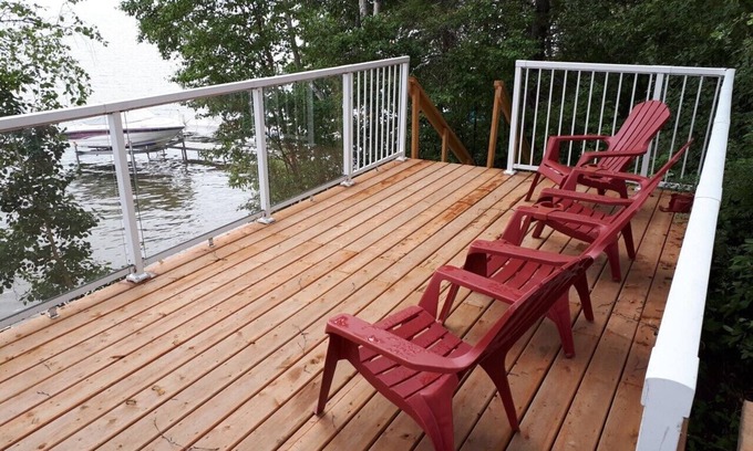 Westerose Cabin | Enjoy fall days at Pigeon Lake -Book in September and get a 10% discount!
