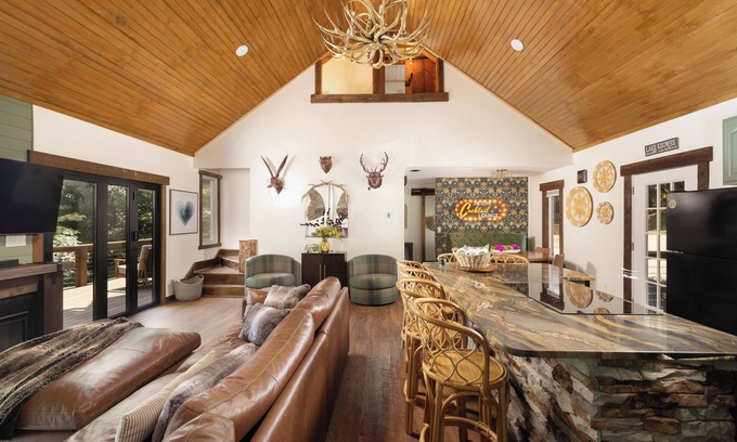 West Union House | Enjoy Lake Keowee with Private Sandy Beach, Dock, Water Toys, PWC & Boat options