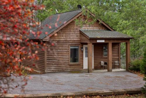 The Woods House | Enjoy Mountain Views Fire Pit Grill Deck & WiFi