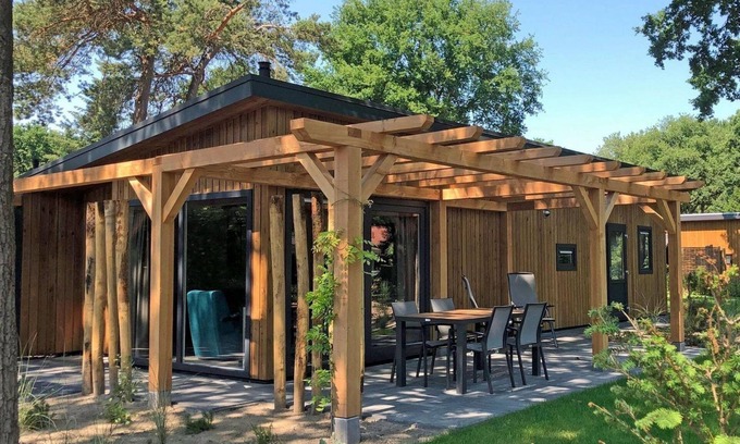 Wekerom House | Enjoy nature and the hottub in your own yard