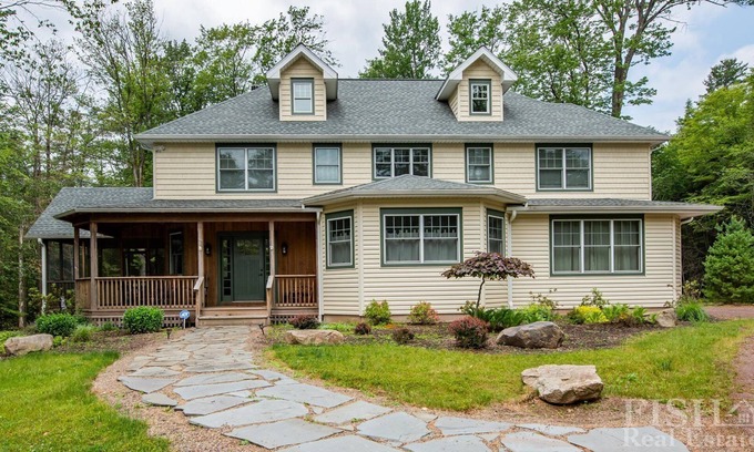 Eagles Mere House | Enjoy quality time with family at "At Ease", the gem of the woods in Eagles Mere