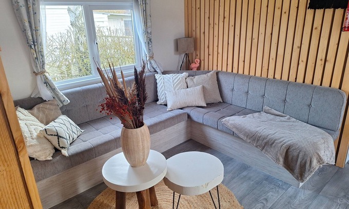 Lauwersoog Ski Chalet | EnJoy Sea and Lake Holiday Home in Lauwersoog
