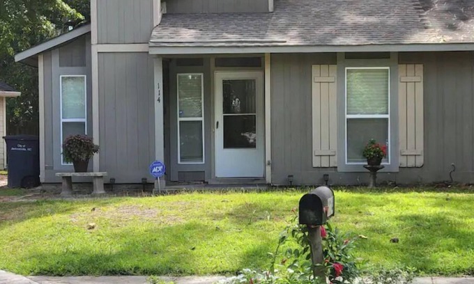 Jacksonville House | Enjoy the entire home and savor your privacy!