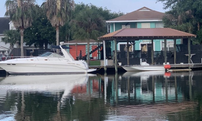 New Orleans East Area House | Enjoy this serene waterfront getaway with boat dock and deck.
