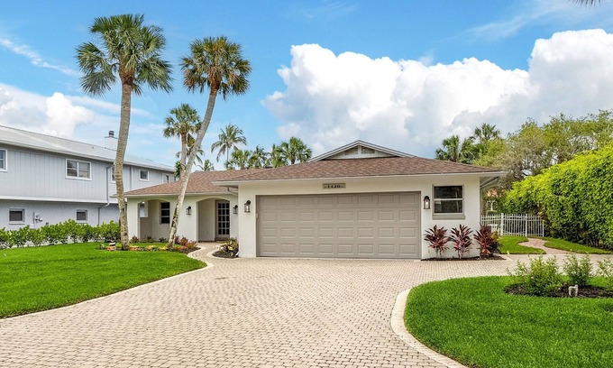 Naples House | Enjoy this Waterfront Paradise in Naples Florida with Private Pool!