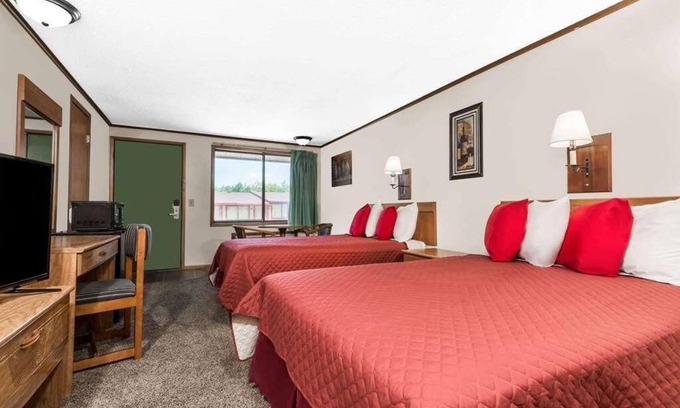 Summitt Resort | Enjoy Your Stay at Knights Inn Ashland! Pool, Picnic Area, Parking, WiFi