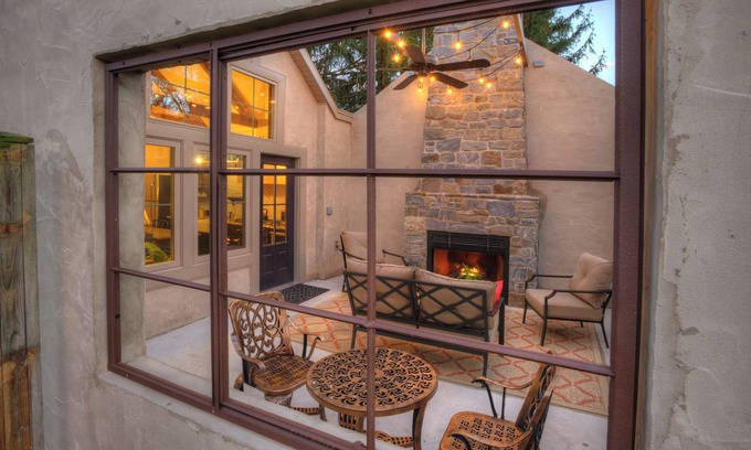 Columbia Cottage | Enjoy your stay in the country. Dog friendly with a fenced-in yard