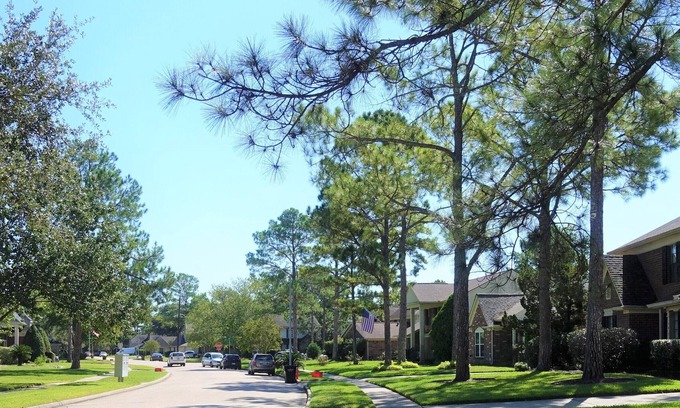 Mission Bend House | Enjoy your vacation or a short break time in a beautifully enchanted neighborhoo