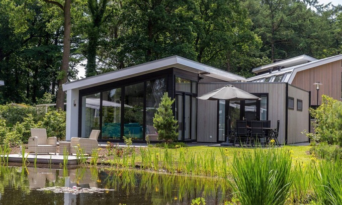 Municipality of Ede House | Enjoying a wonderful time at the pond