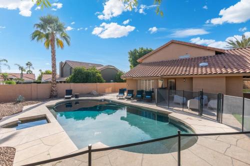 Paradise Park Vista House | Entertainer's DREAM! 7 bedroom/4 bath w HEATED POOL & SPA (SLEEPS 16)