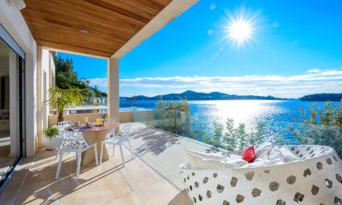 Lozica Villa | Enticing Seacoast Villa at the Edge of the Adriatic Sea