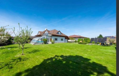 Popovicky Cabin | Entire 2nd floor of Villa with 3bedroom with large garden,BBQ,pool,sauna,free parking