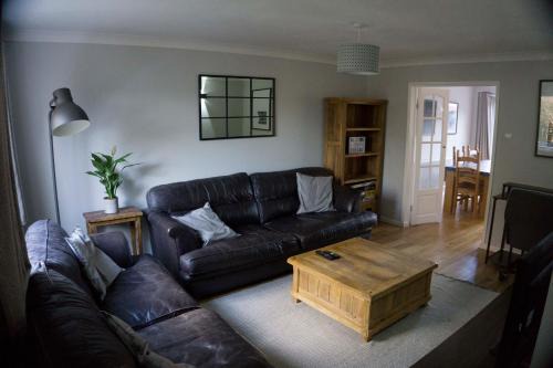 Cheltenham Apartment | Entire 3-bed house near Cheltenham racecourse and town