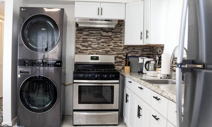 Romulus House | Entire 3 Bedroom Home. Newly renovated & Furnished