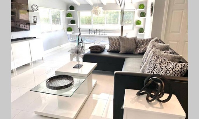 Hollywood Lakes House | Entire 3br 2ba House Pet Friendly Close to Beach