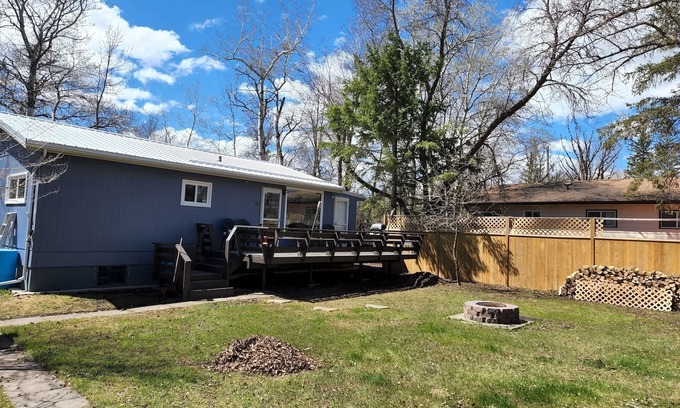 Sandy Hook Cottage | Entire charming and private cottage in Winnipeg Beach