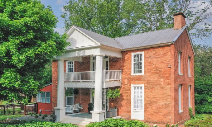 Vein Mountain House | 🌳 Entire Civil War Era Home with Hot Tub and Firepit