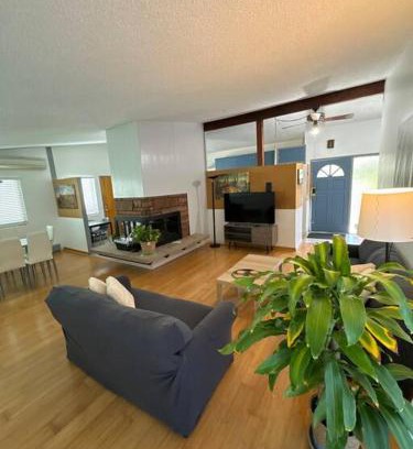 Highland Park Apartment | Entire Home 3 bds 2 bats