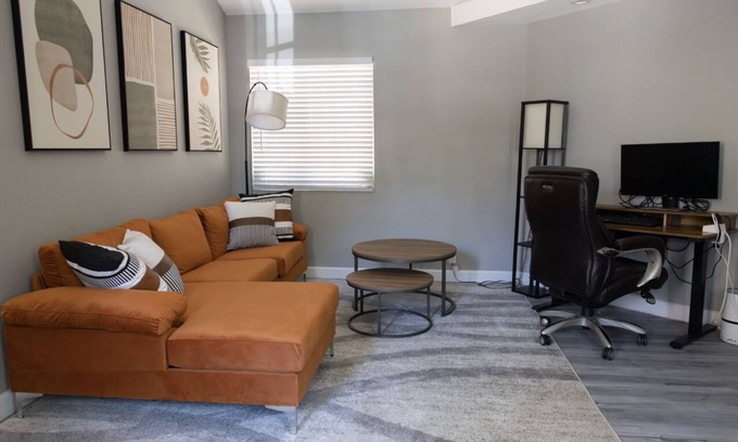 Circle Area House | Entire Home - Hidden Gem