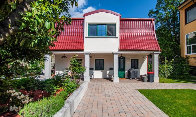 Ljubljana City Centre House | Entire house in the center of Ljubljana - FREE PARKING - Dragon Garden Pavilion Ljubljana