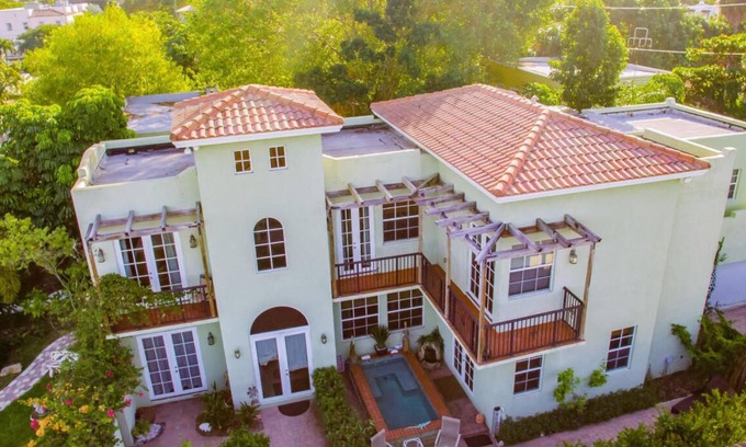 Flamingo Parks House | Entire house in historic Flamingo Park, West Palm Beach. Dog friendly. Quiet.