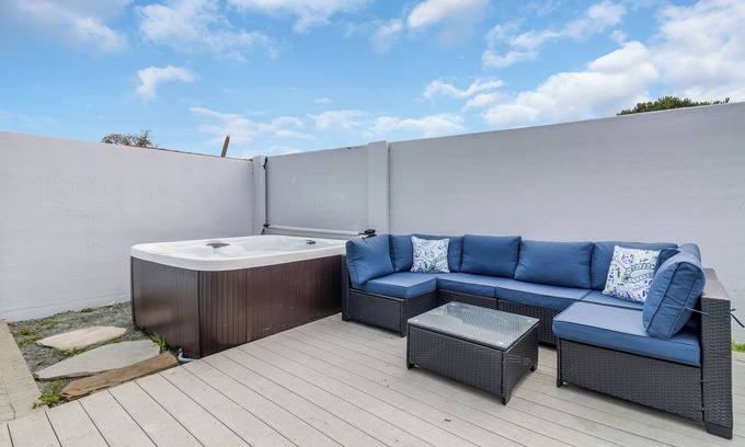 Salinas House | Entire house near Monterey with Jacuzzi