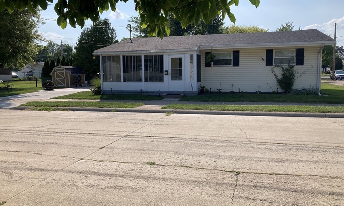 Port Clinton House | Entire house two blocks from Lake Erie beach & one block from park/playground