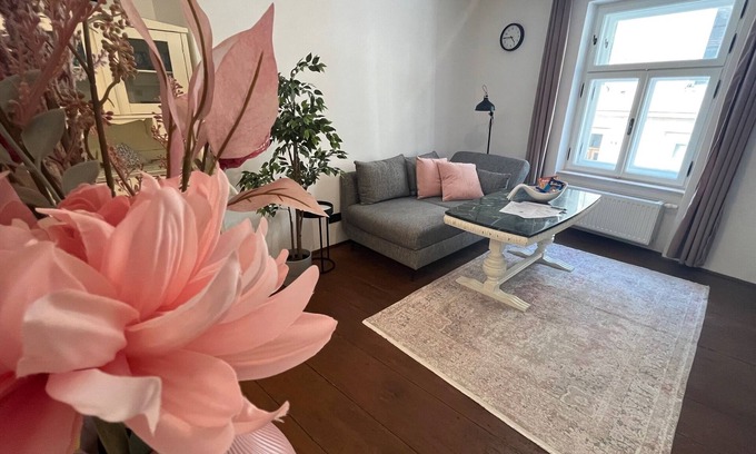 Wiener Neustadt Apartment | Entzückende Ferienwohnung im Historischen Zentrum von Wiener Neustadt