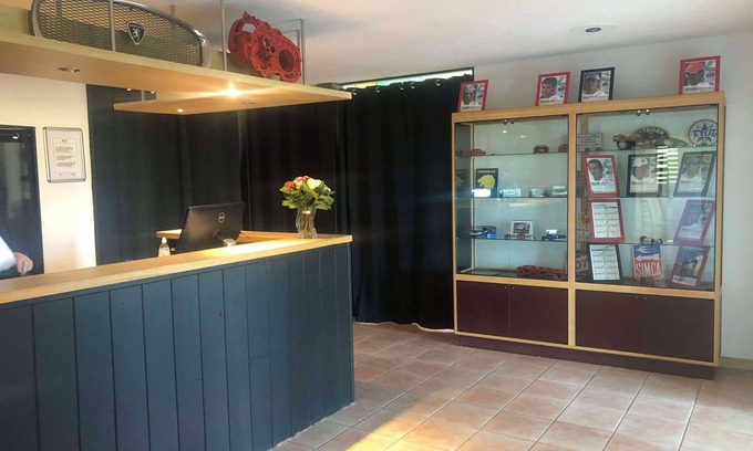Mainvilliers Hotel | Enzo Hotels Chartres Mainvilliers By Kyriad Direct