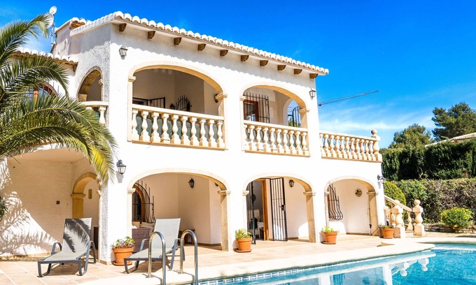 Mar Azul Villa | Enzo is a large imposing 5-bedroom villa. With a large private pool (12m x 6m)