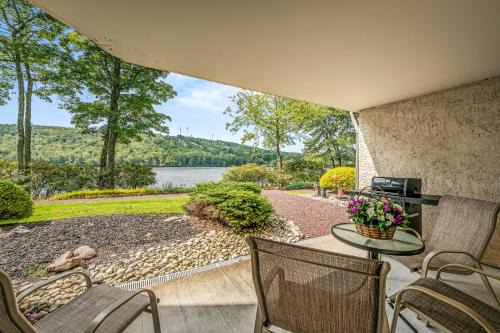 Lake Harmony Apartment | Epic Views and Pool Access! Gem on Big Boulder Lake