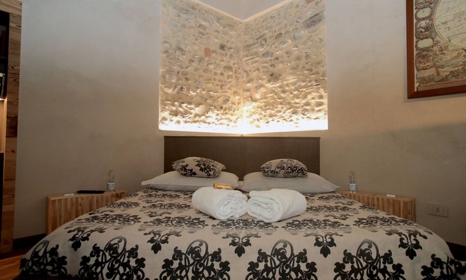 Somma Lombardo House | Epicurus guest house: Apollo